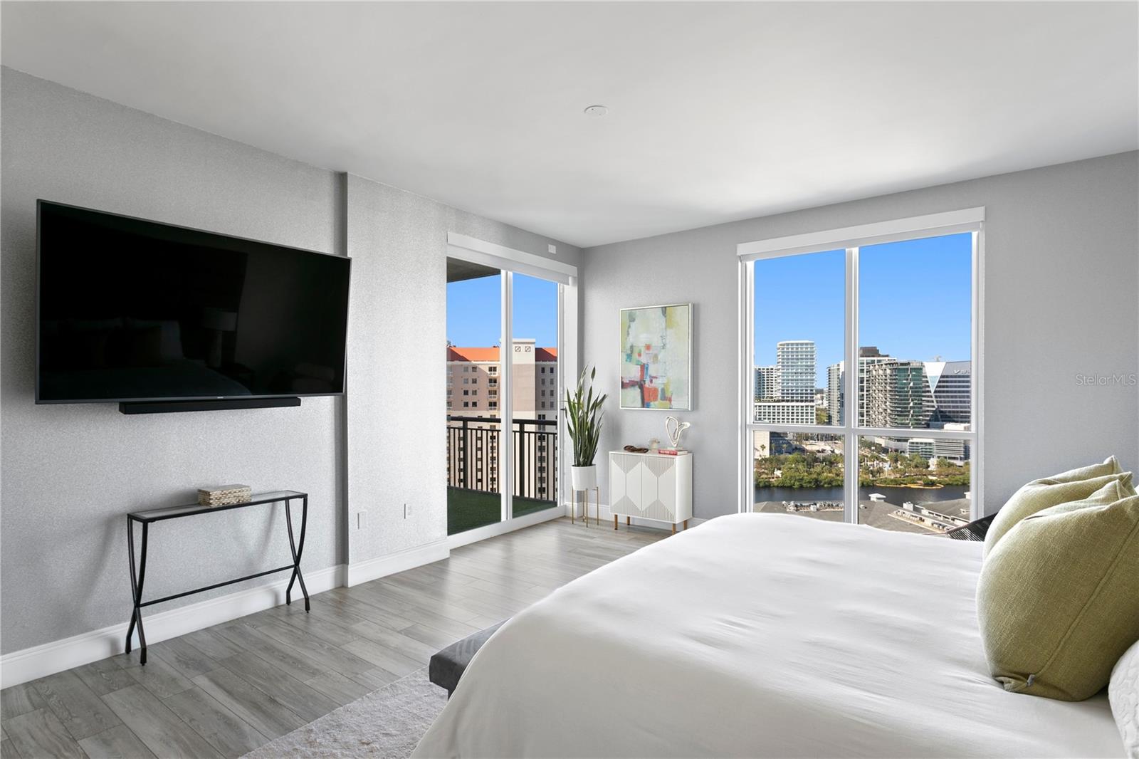 450 KNIGHTS RUN AVE #1805