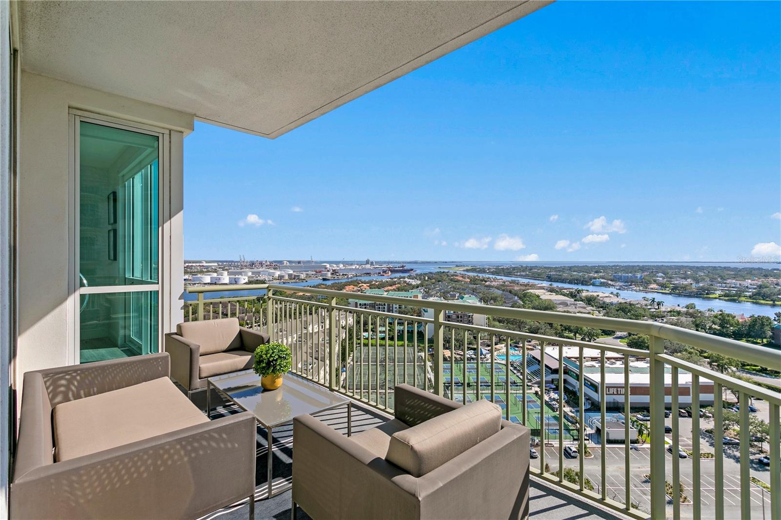 450 KNIGHTS RUN AVE #1805