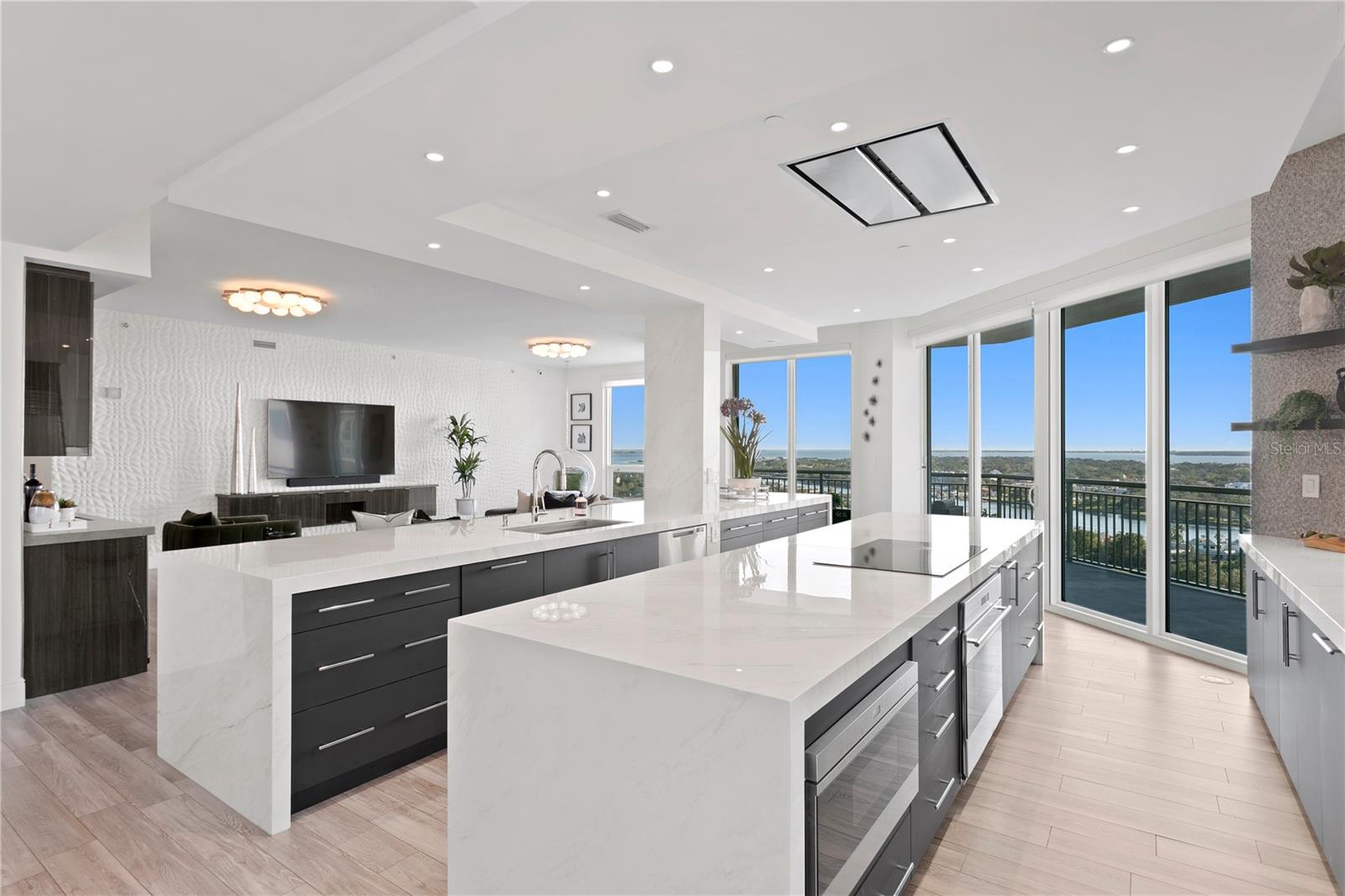 450 KNIGHTS RUN AVE #1805