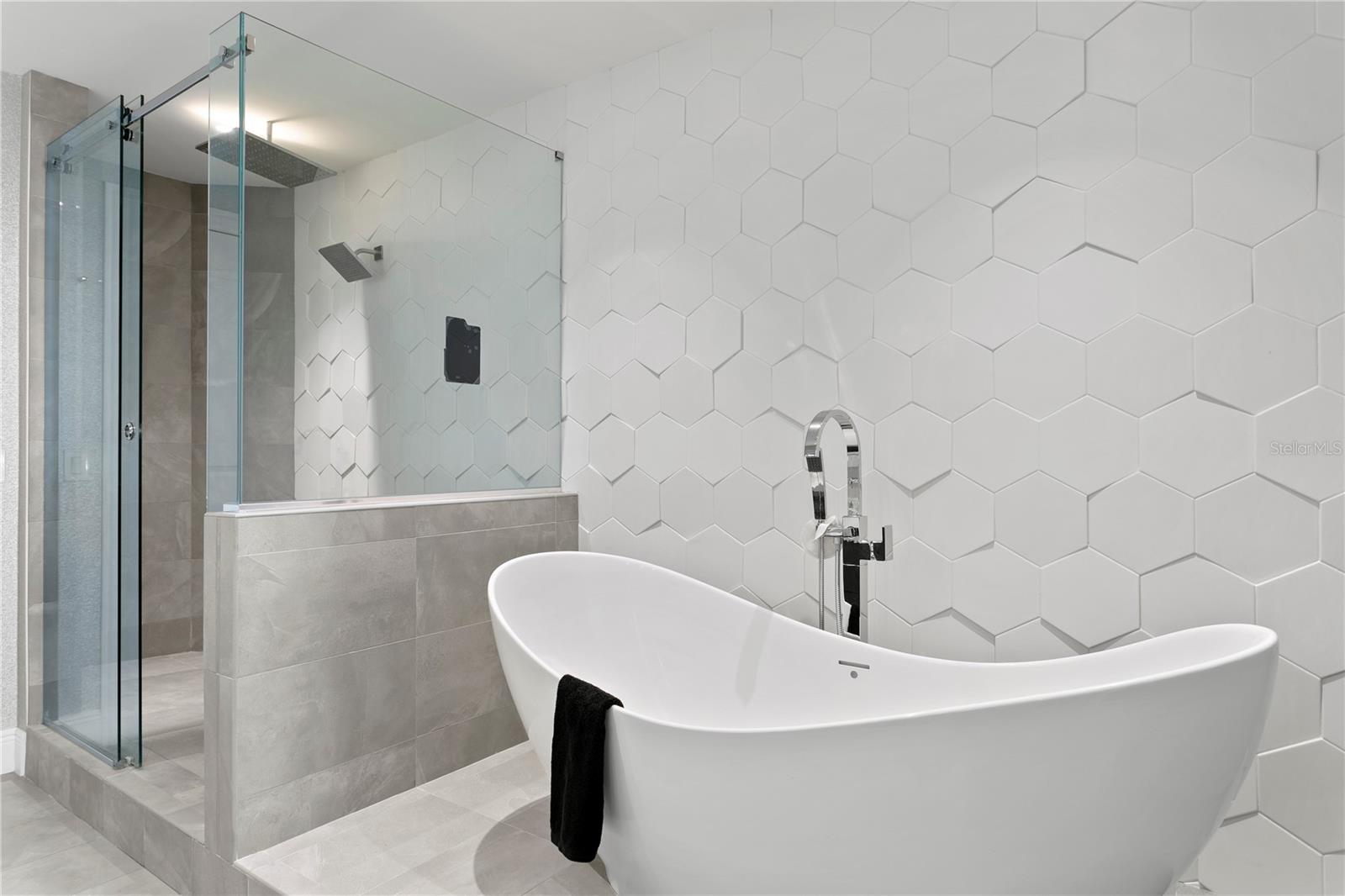 450 KNIGHTS RUN AVE #1805