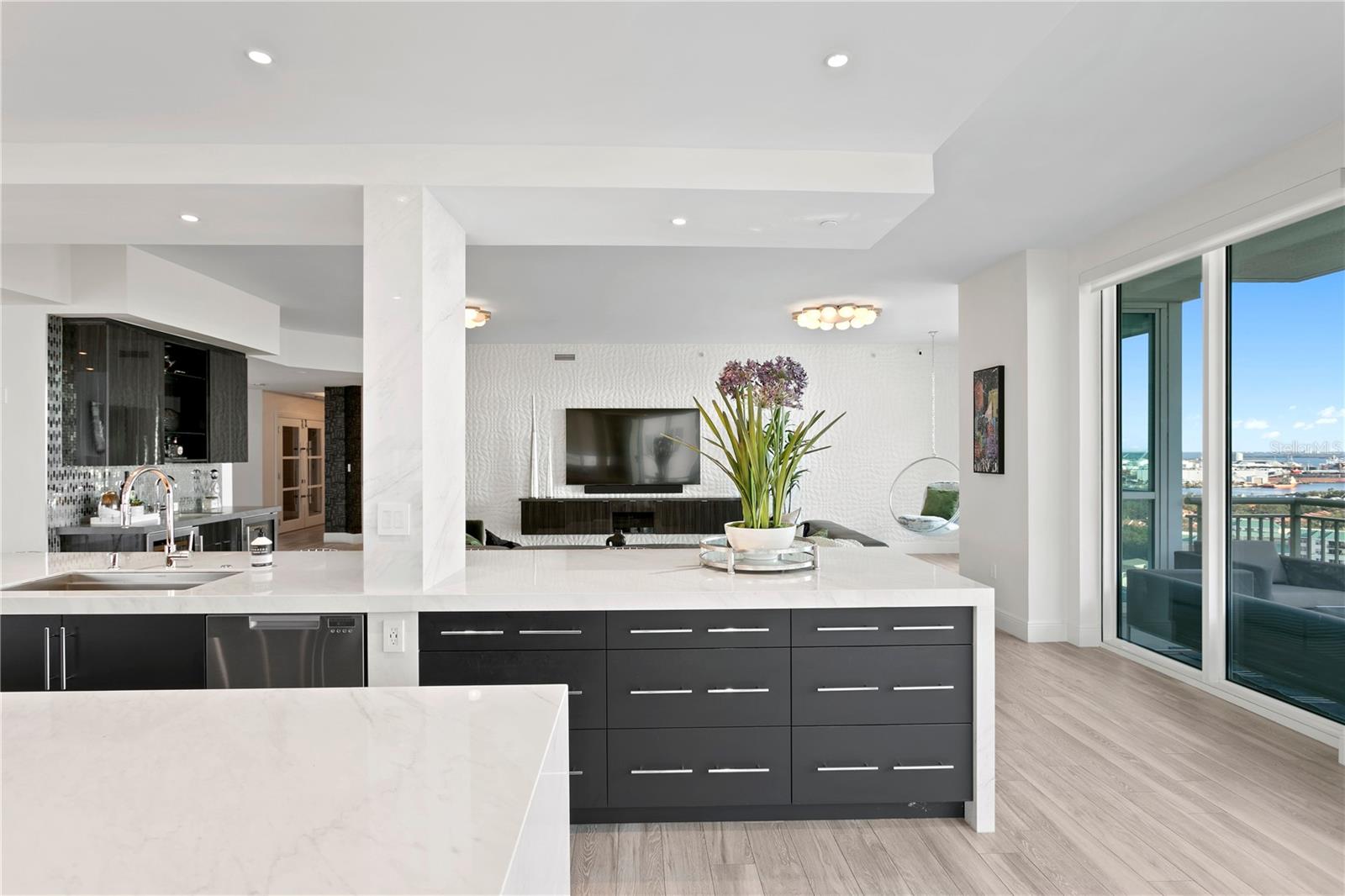 450 KNIGHTS RUN AVE #1805