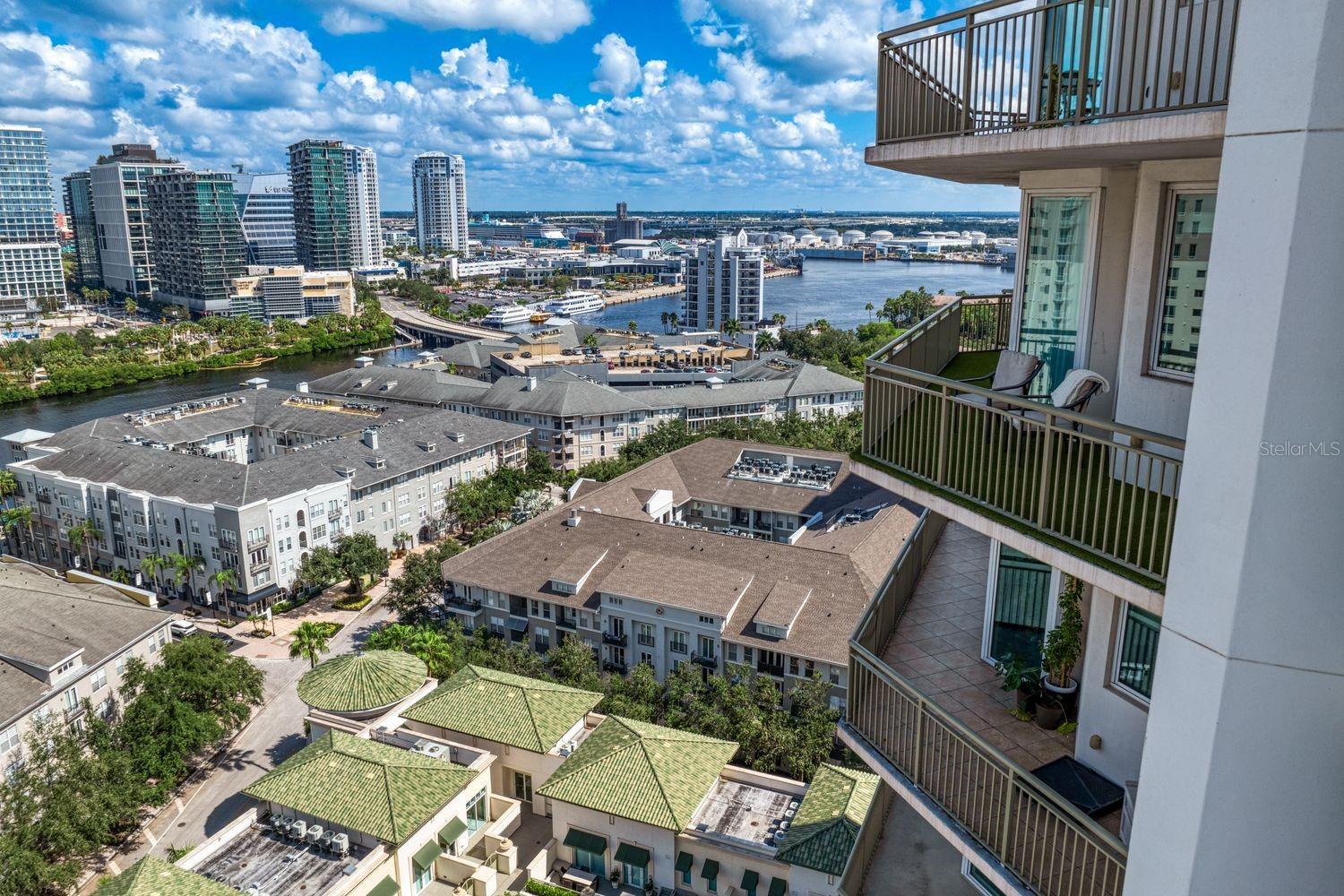 450 KNIGHTS RUN AVE #1805