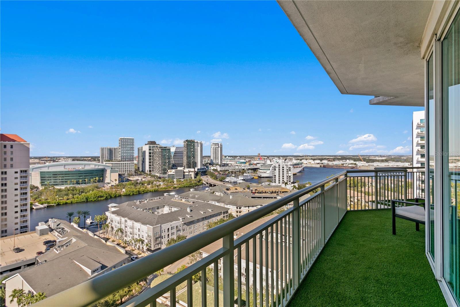 450 KNIGHTS RUN AVE #1805