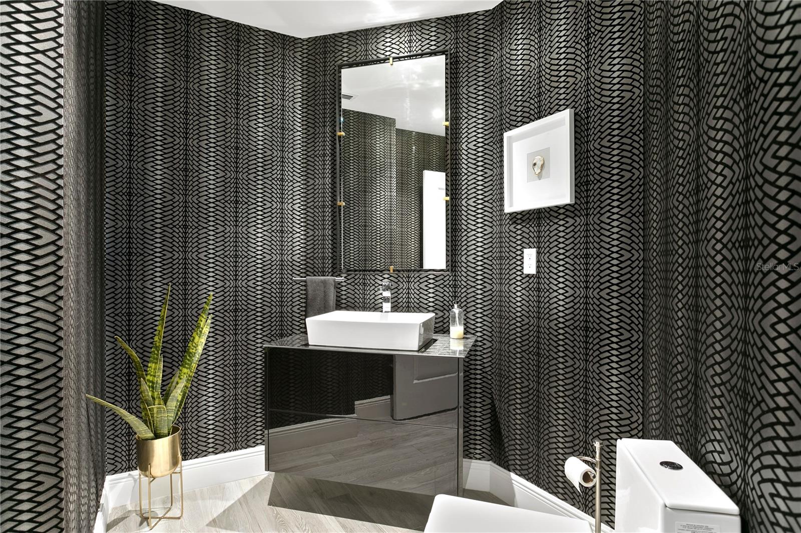 450 KNIGHTS RUN AVE #1805