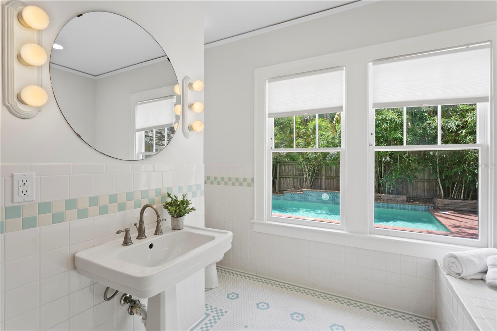 3118 W HARBOR VIEW AVE