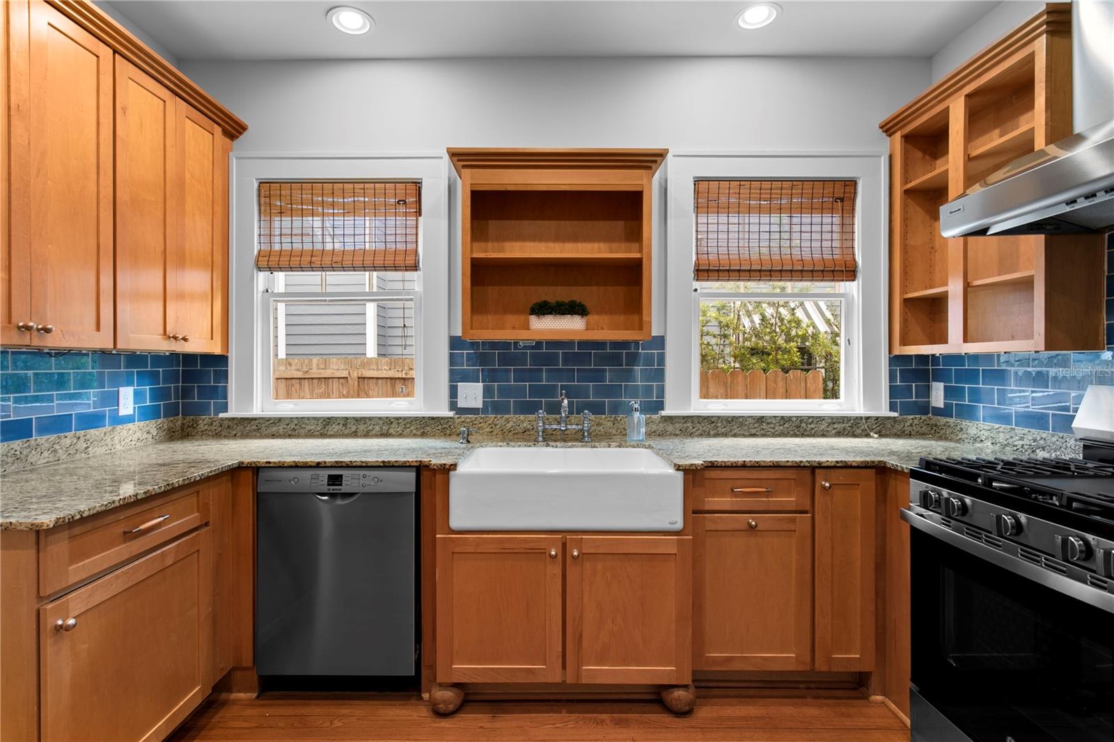 3118 W HARBOR VIEW AVE