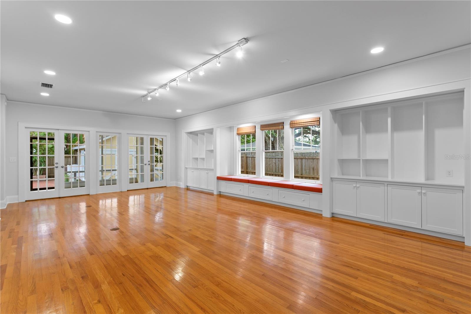 3118 W HARBOR VIEW AVE