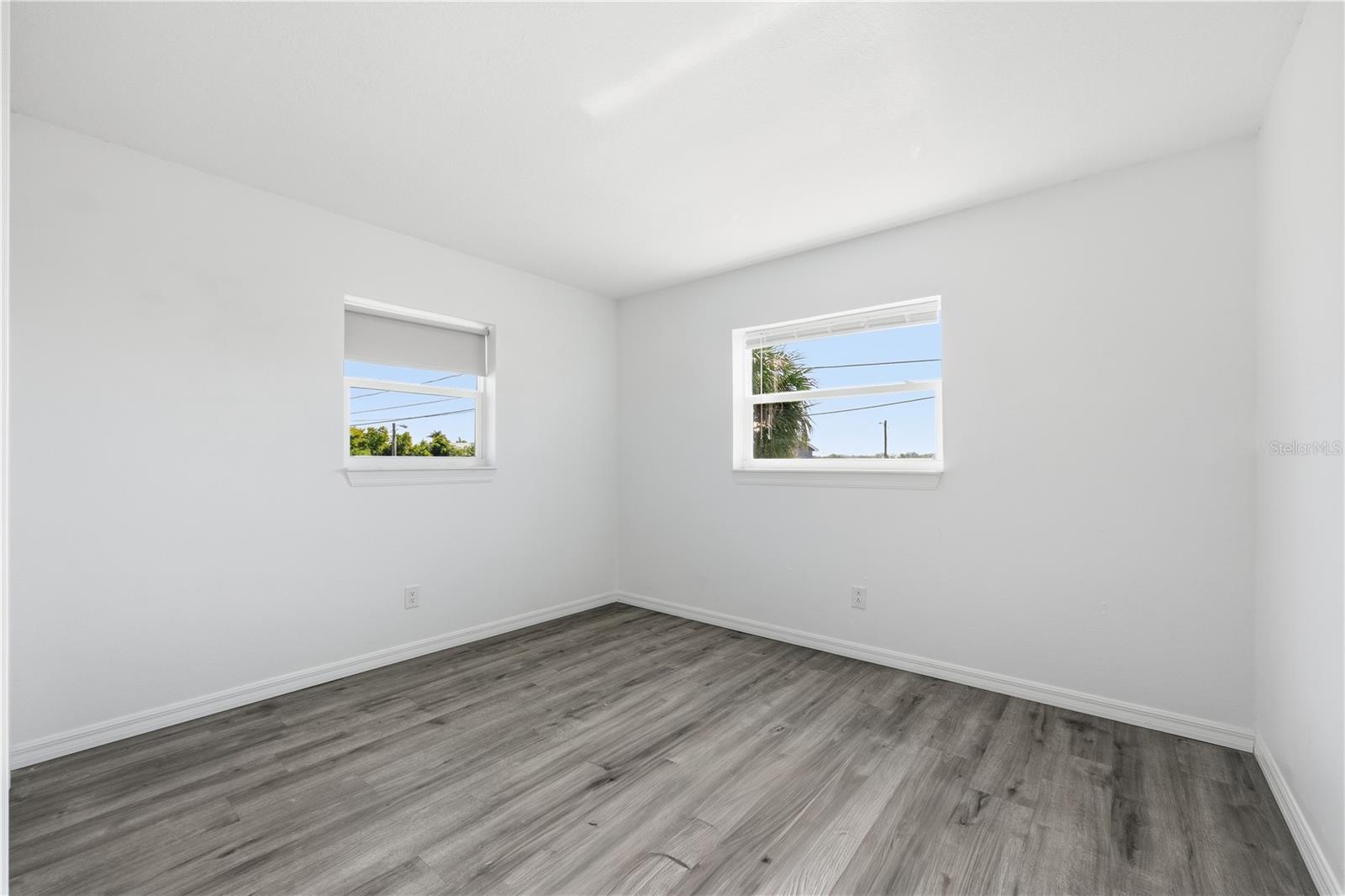 3303 W SHELL POINT RD