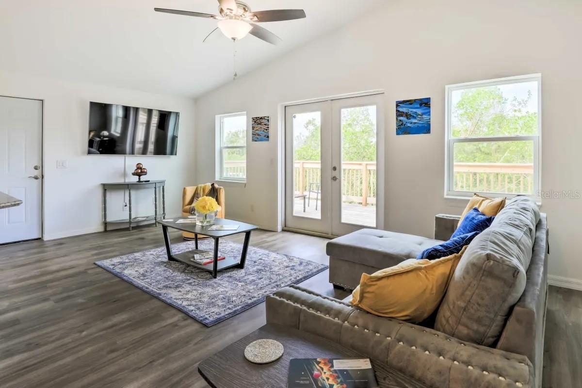 3303 W SHELL POINT RD