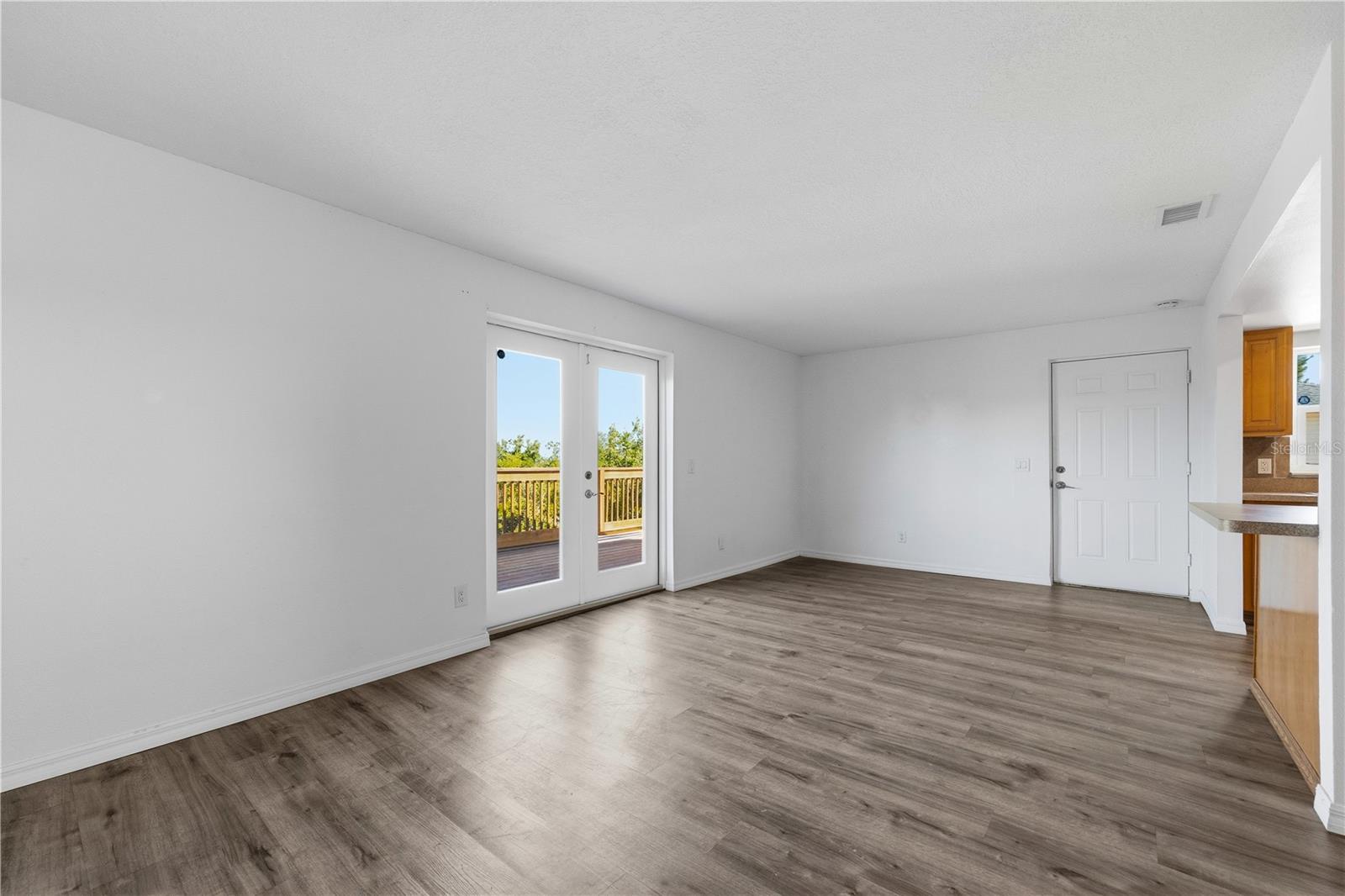 3303 W SHELL POINT RD