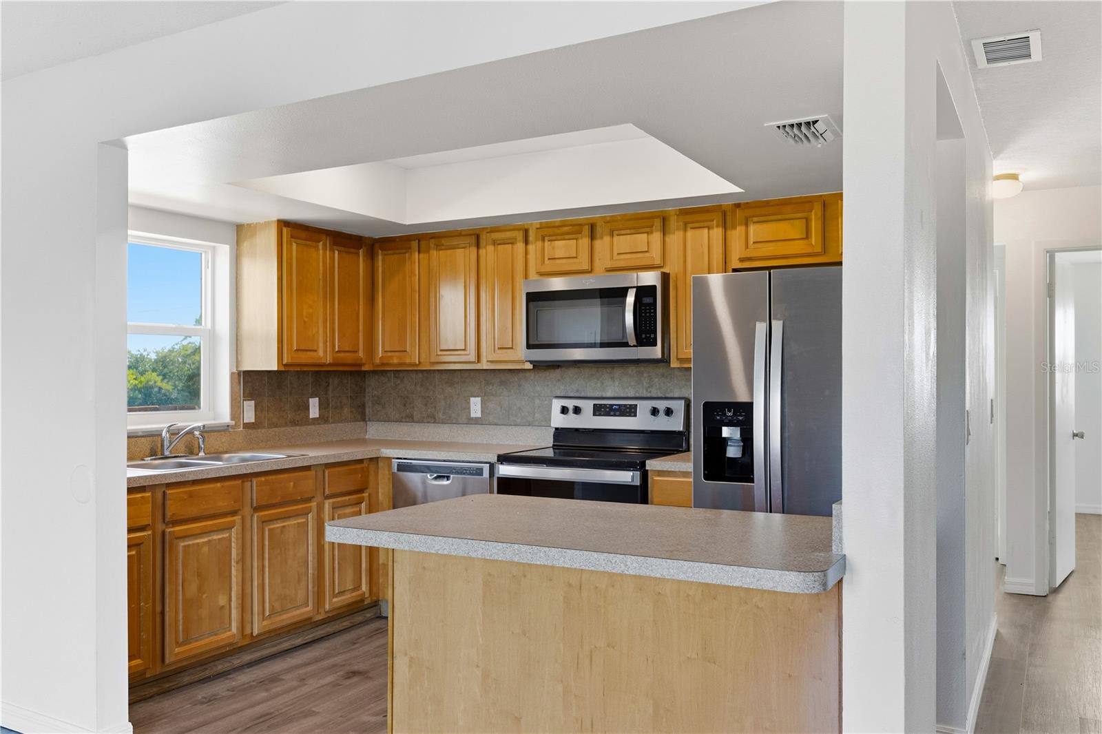 3303 W SHELL POINT RD