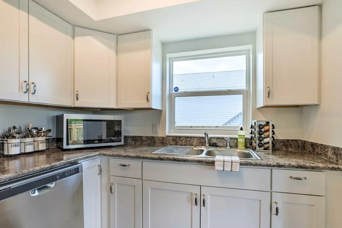 3303 W SHELL POINT RD