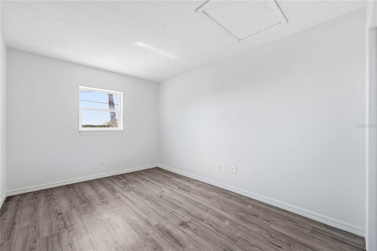 3303 W SHELL POINT RD