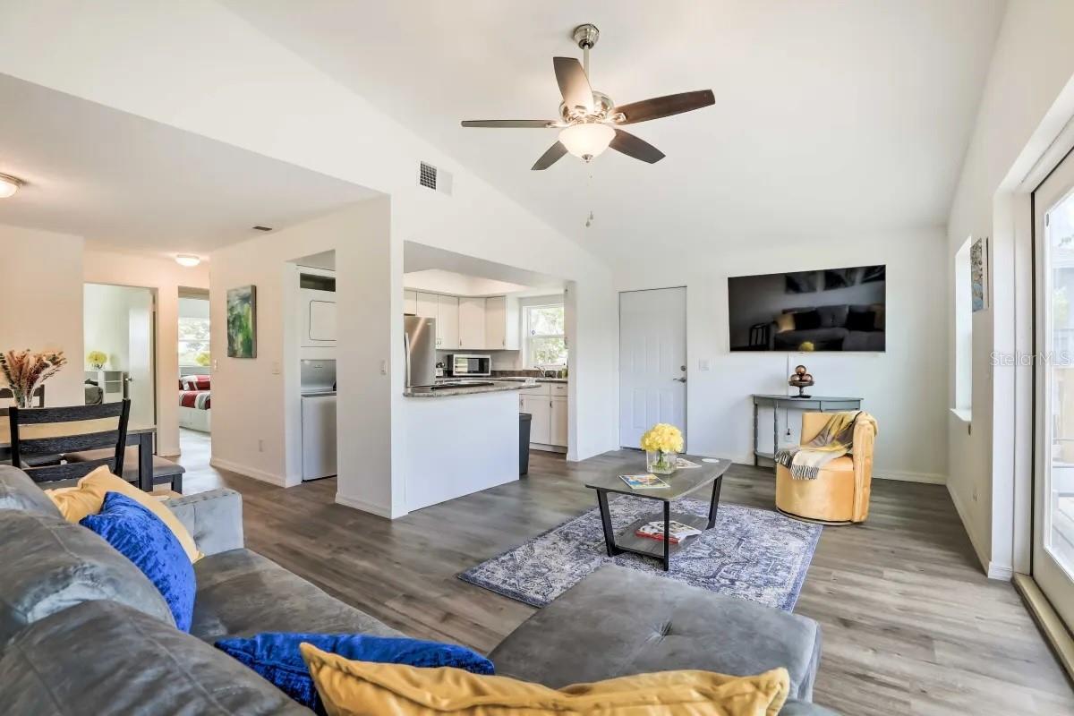 3303 W SHELL POINT RD