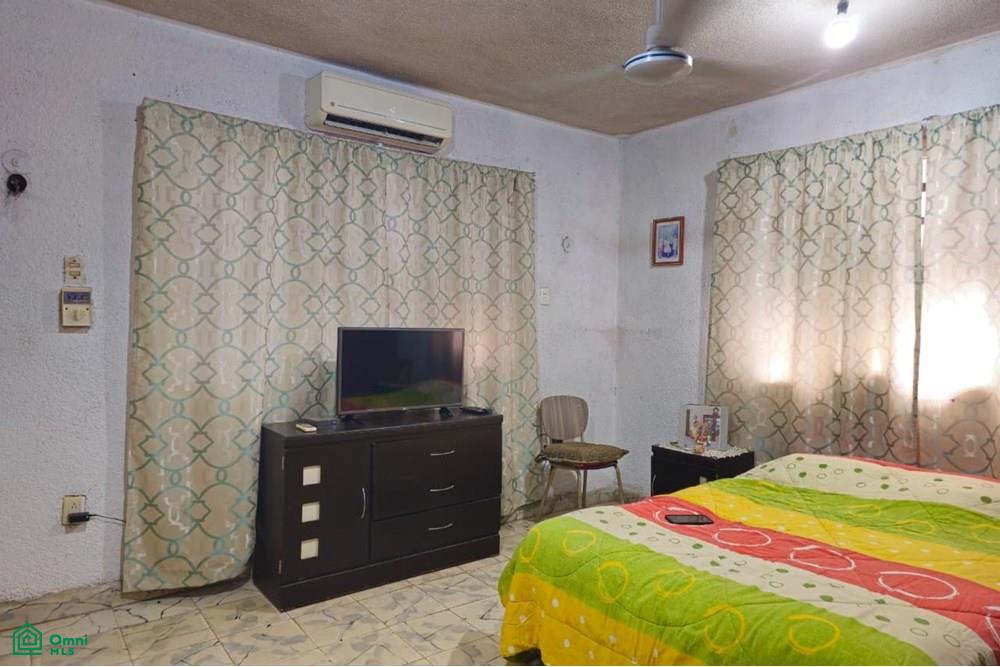 calle 13 por 28 y 30 214-C, García Gineres, Mérida, Yucatán