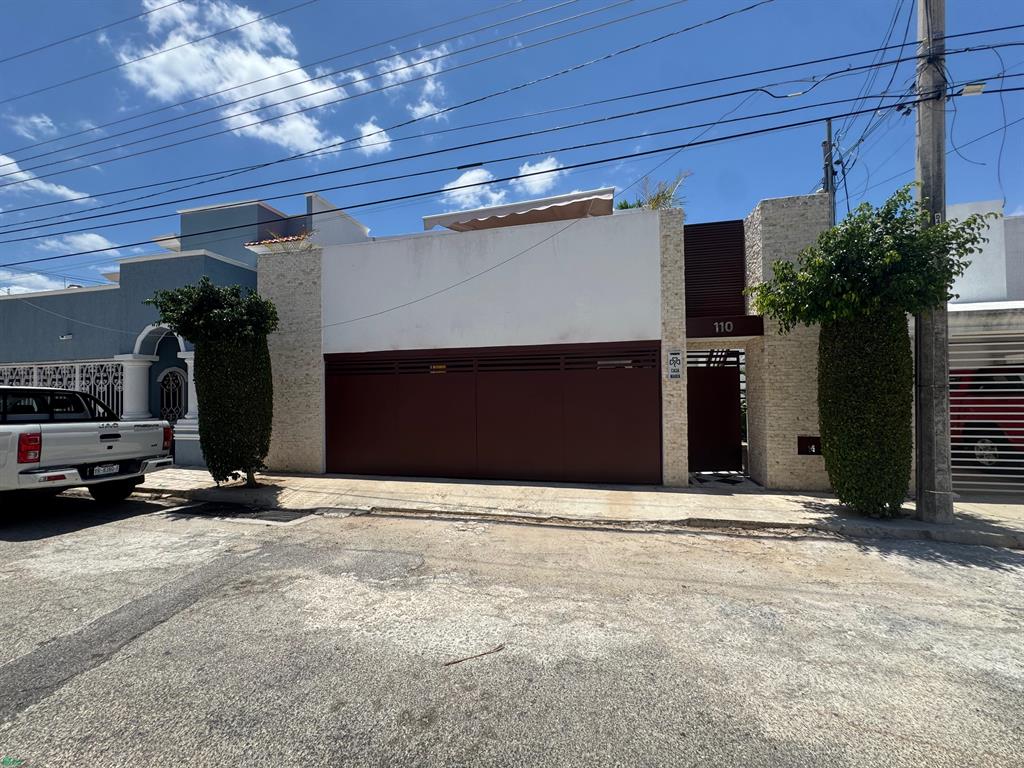Calle 2 110, Fraccionamiento San Antonio Cinta, Mérida, Yucatán