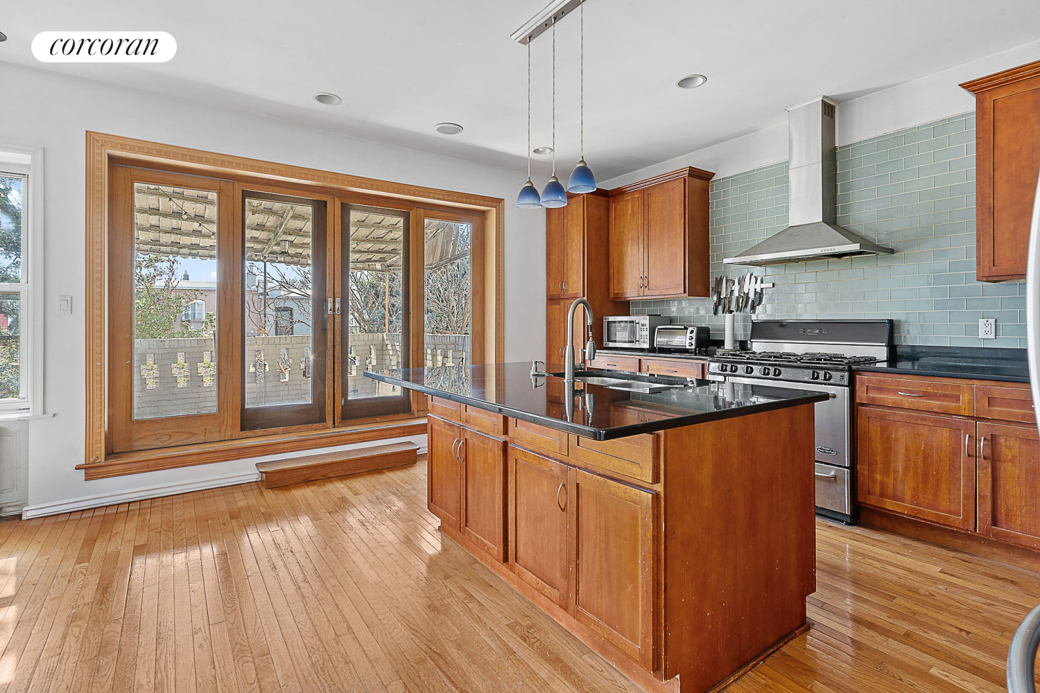 546 47TH Street