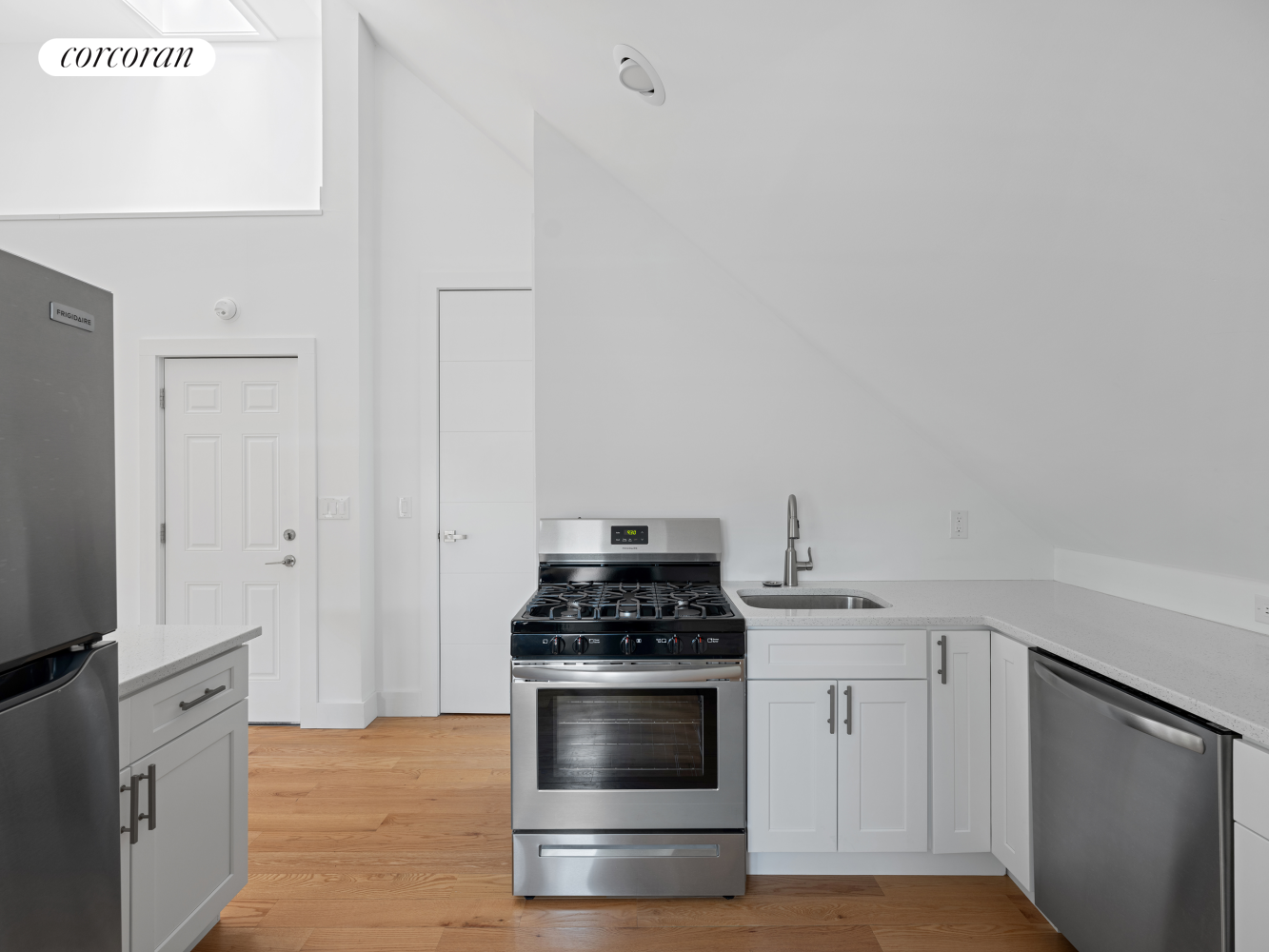 7807 RIDGE Boulevard