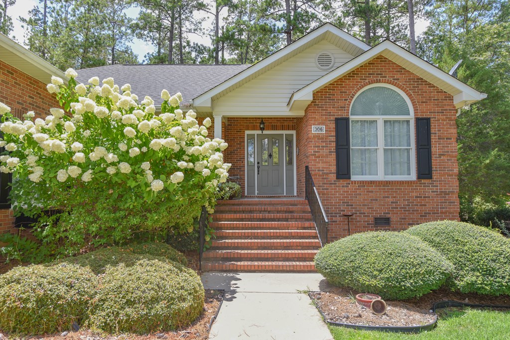 306 Greenview Ct, McCormick