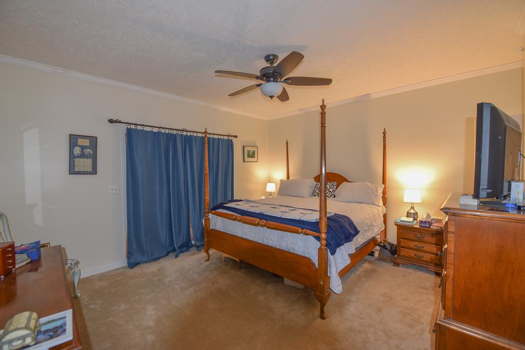 306 Greenview Ct, McCormick