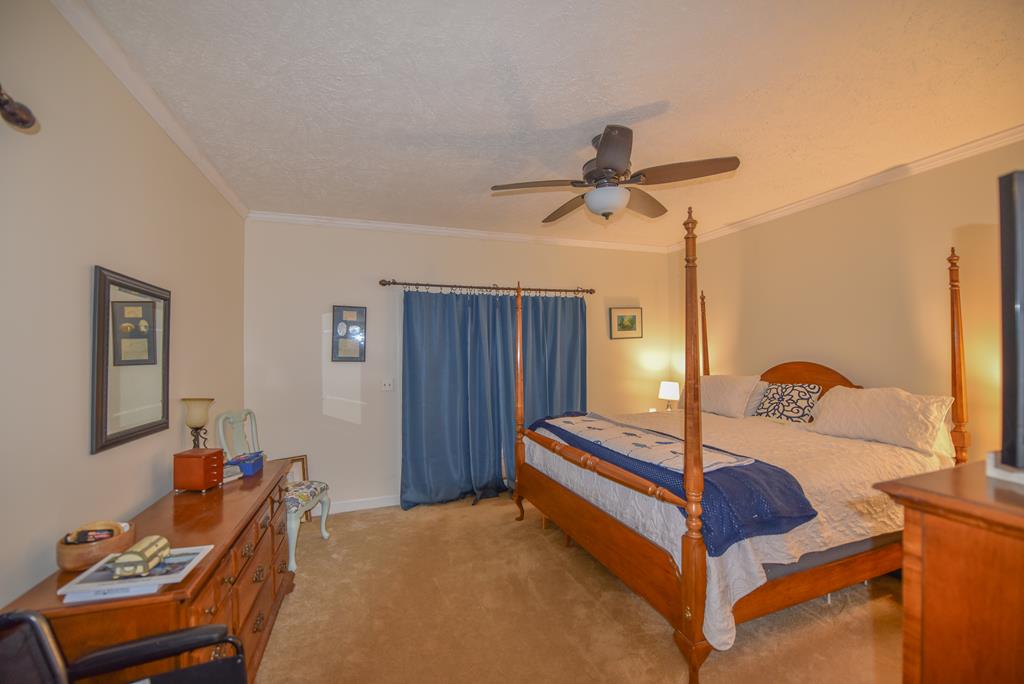 306 Greenview Ct, McCormick