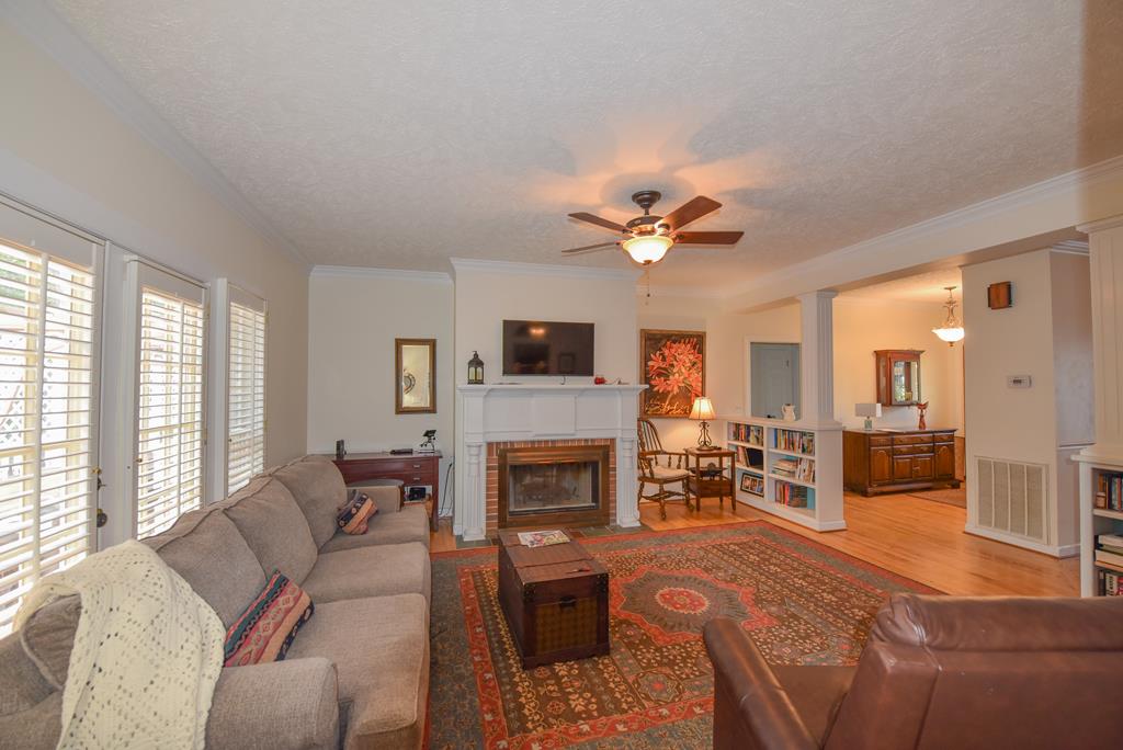 306 Greenview Ct, McCormick