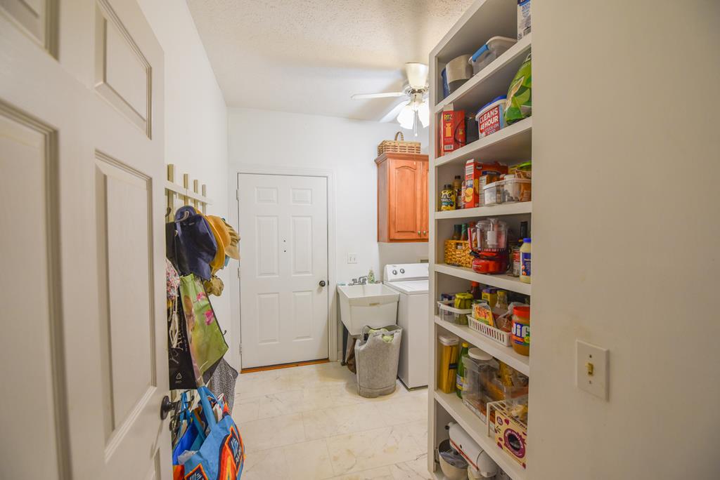 306 Greenview Ct, McCormick