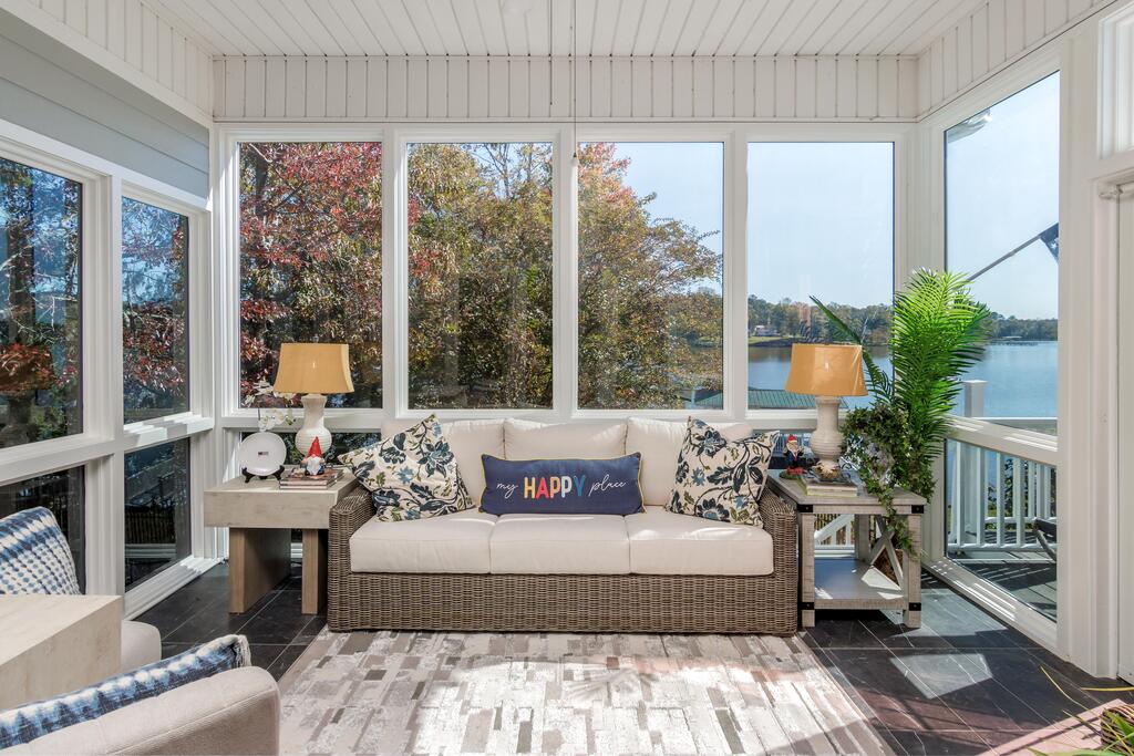 732 Eagles Harbor Drive