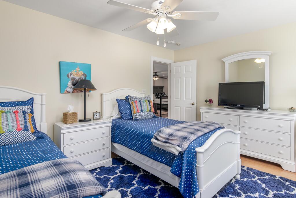 732 Eagles Harbor Drive