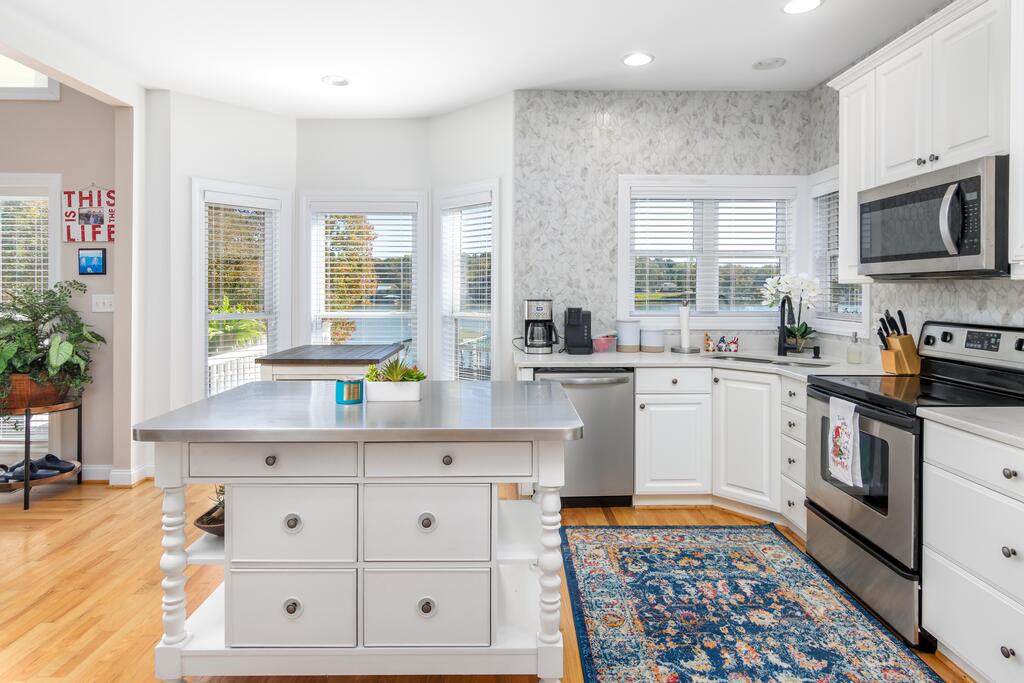 732 Eagles Harbor Drive