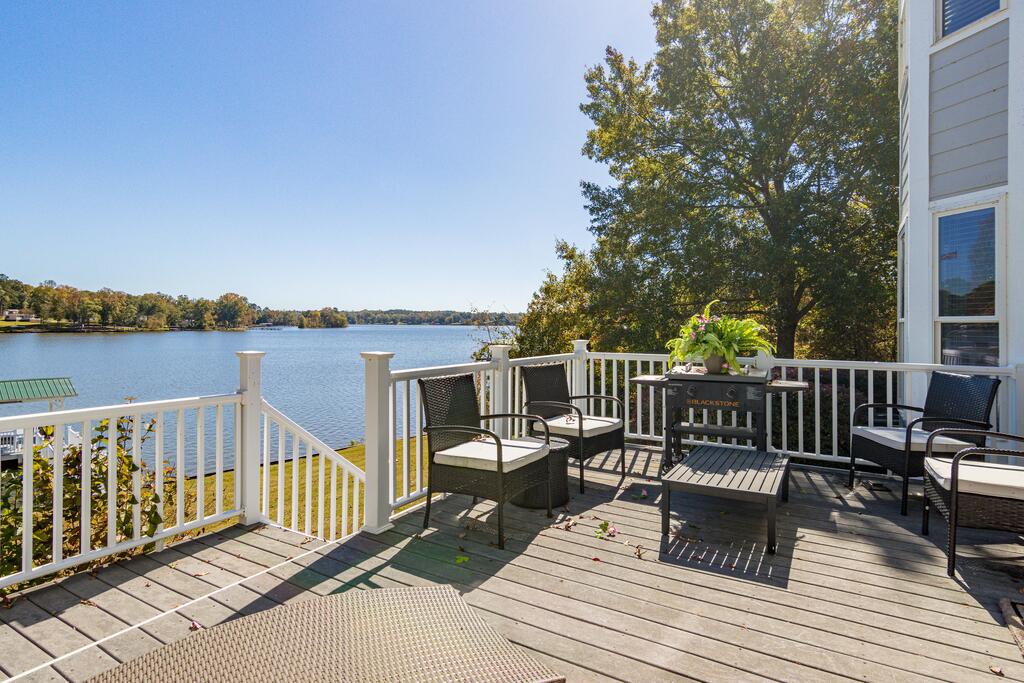 732 Eagles Harbor Drive
