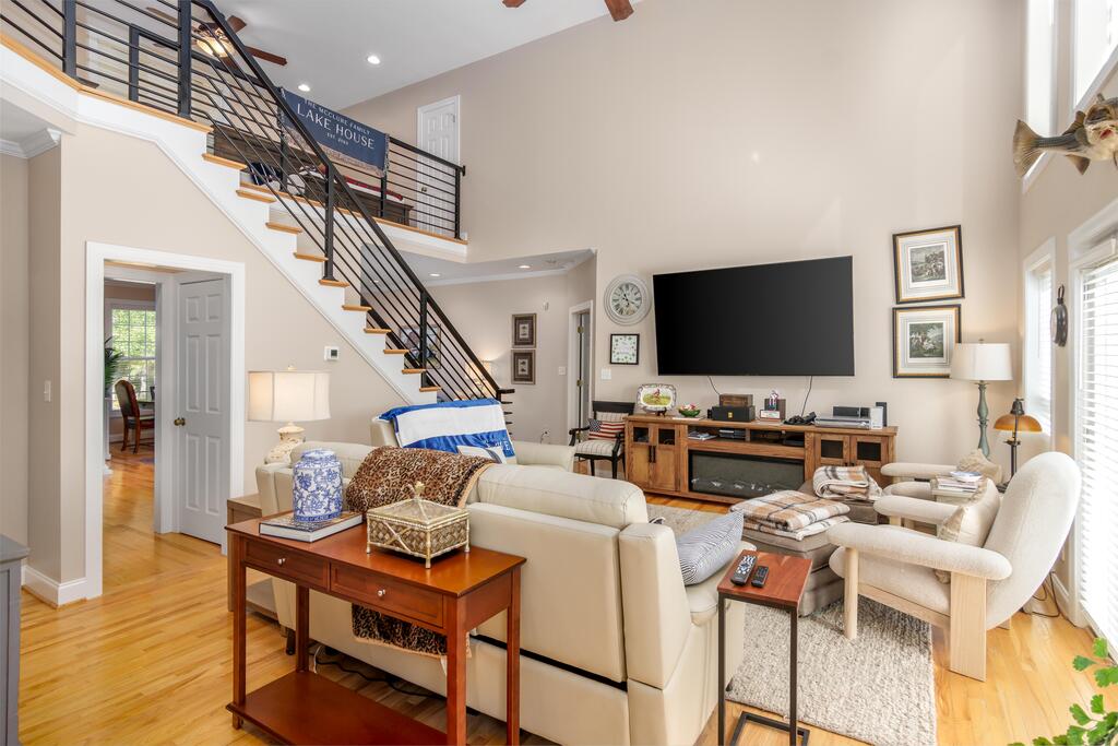 732 Eagles Harbor Drive