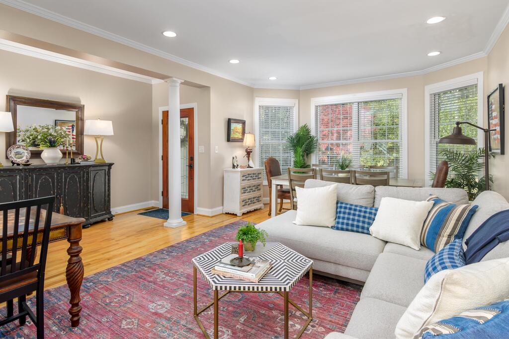 732 Eagles Harbor Drive