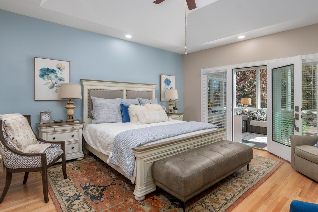 732 Eagles Harbor Drive