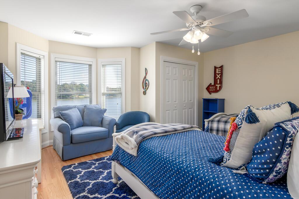 732 Eagles Harbor Drive