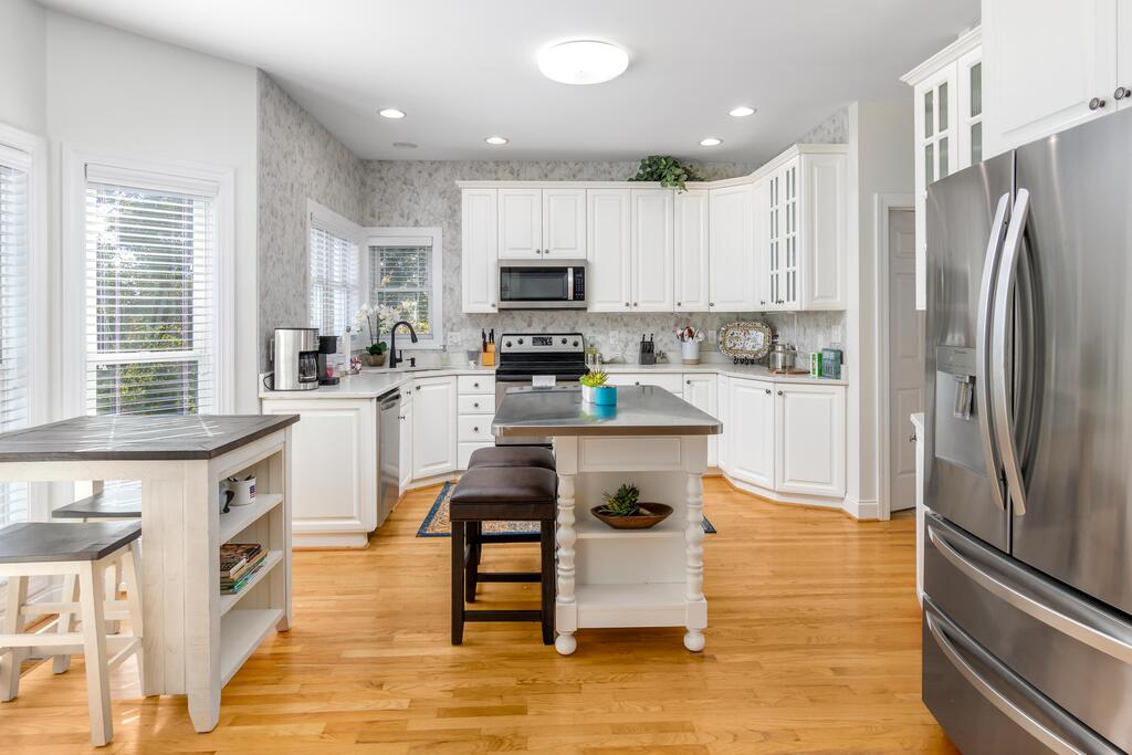 732 Eagles Harbor Drive