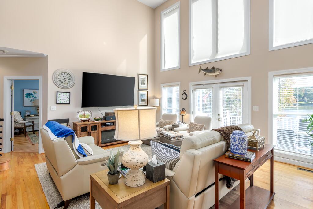 732 Eagles Harbor Drive
