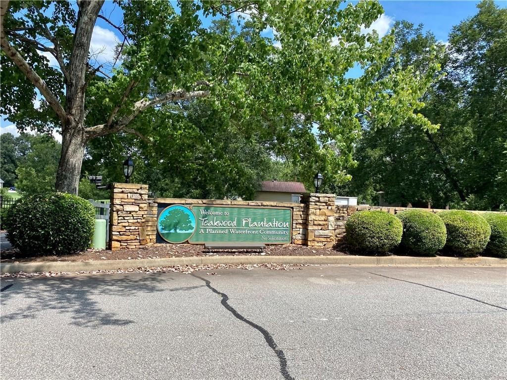 00 Eagleview Road