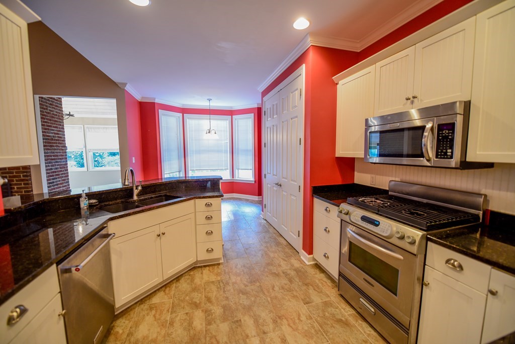 1008 HuntersCreek Boulevard