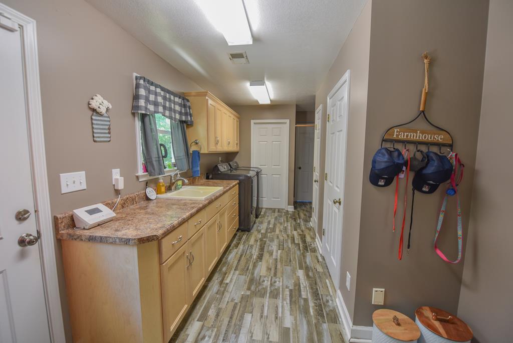 2275 W Hwy 184 Highway