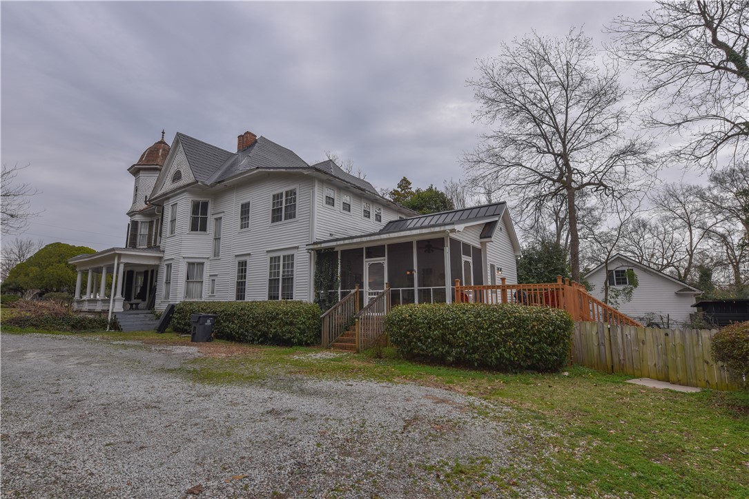 507 Main Street N Road