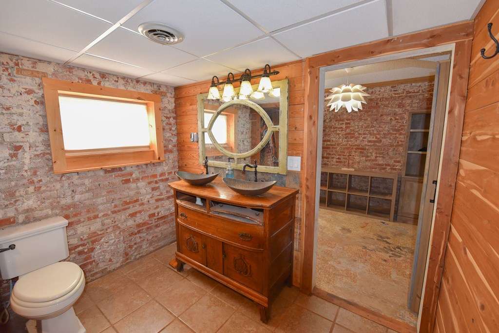 1009 N Main Street