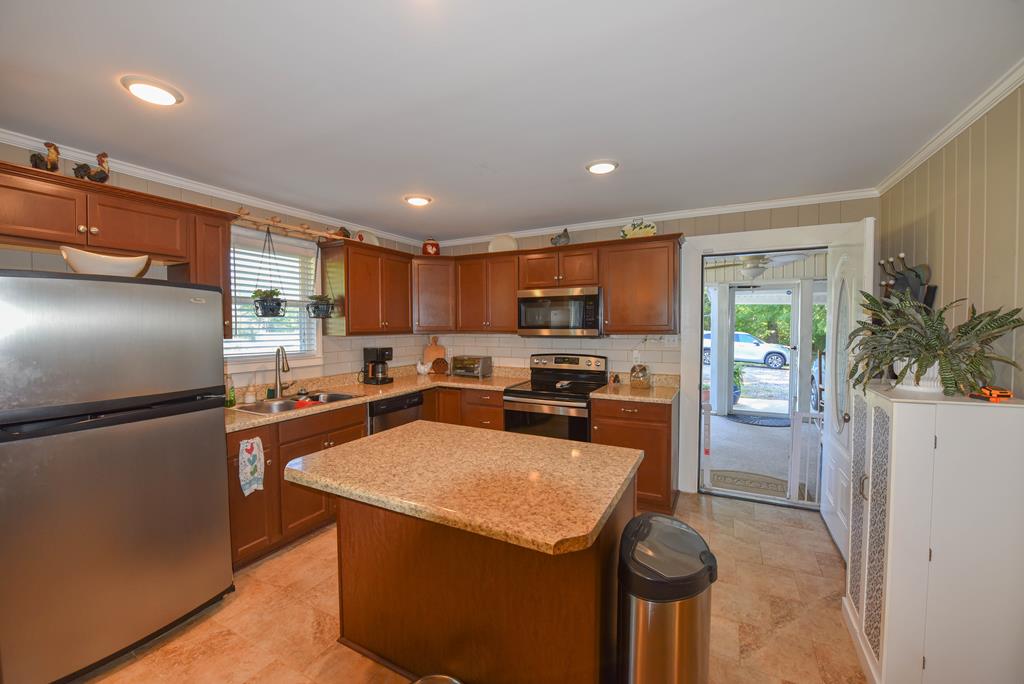 1801 Emerald Road