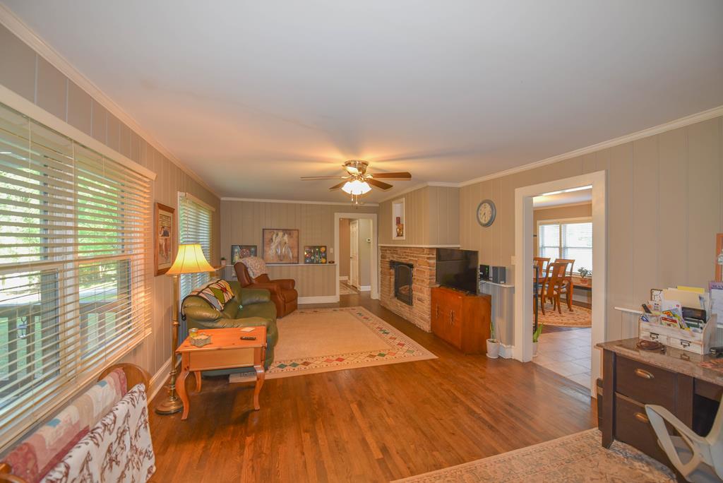 1801 Emerald Road