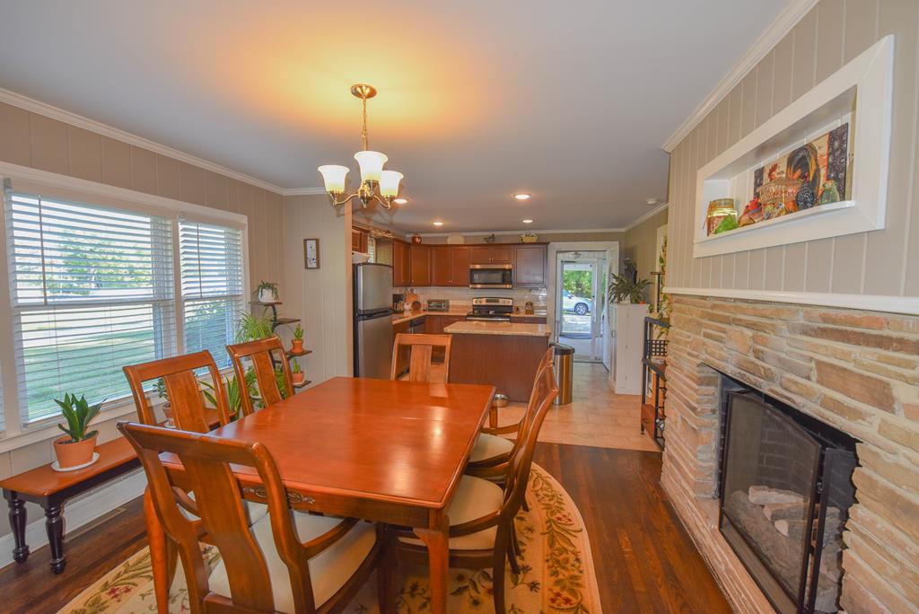 1801 Emerald Road