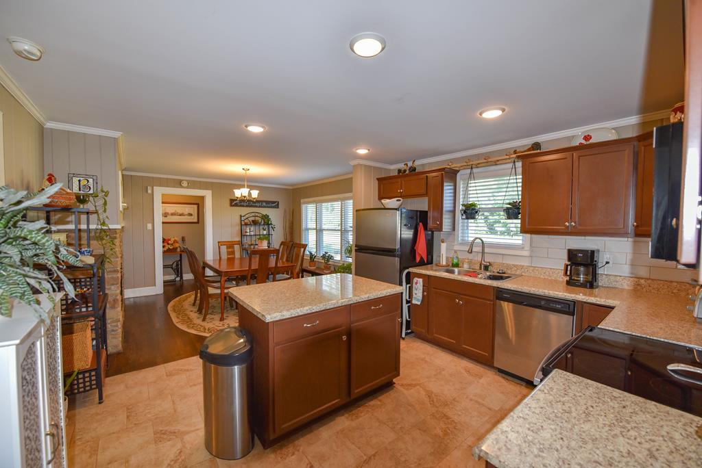 1801 Emerald Road