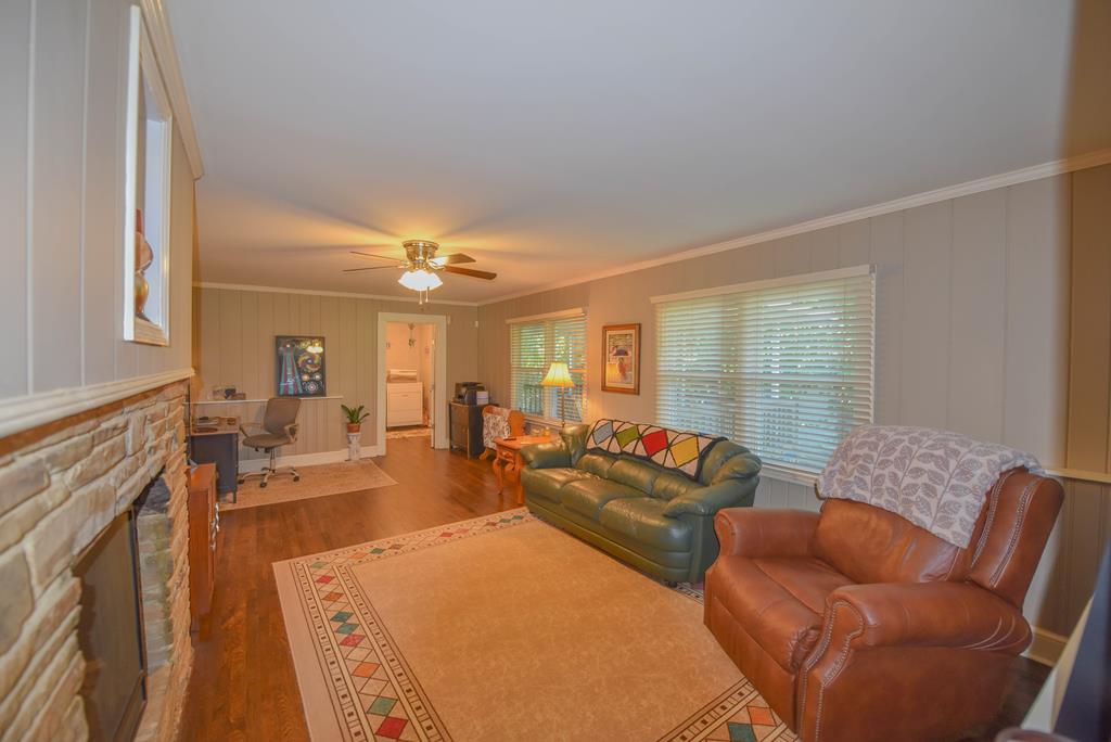 1801 Emerald Road