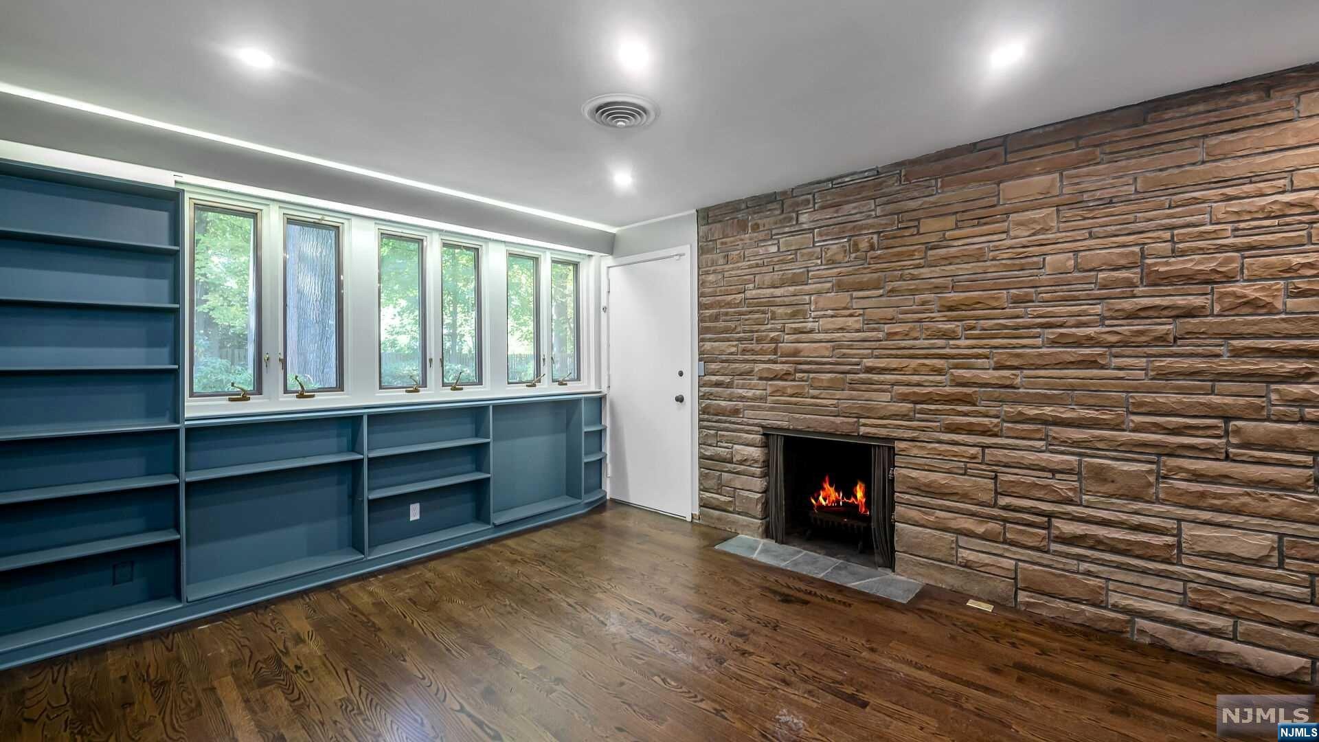 302 Fountain Road
