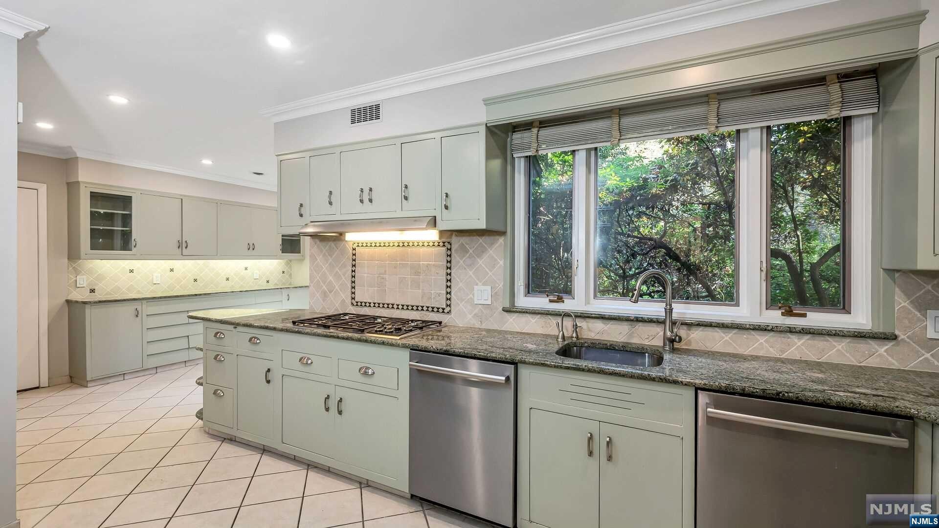 302 Fountain Road