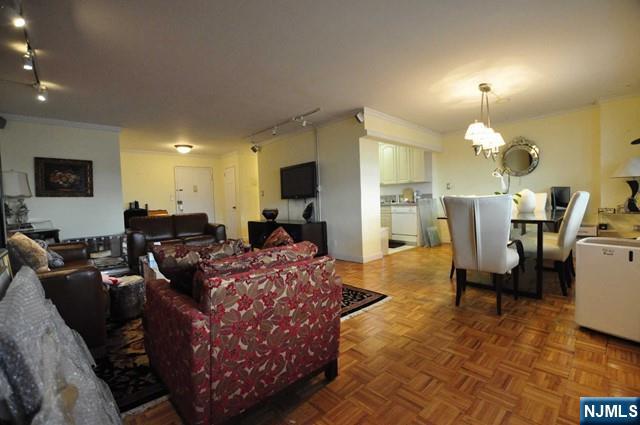 2185 Lemoine Avenue 4D